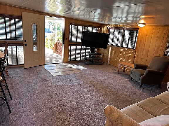 4th image of 1115 E Florence Blvd #585