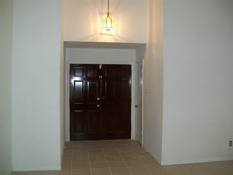 2526 Valley Forest Dr — Photo 13
