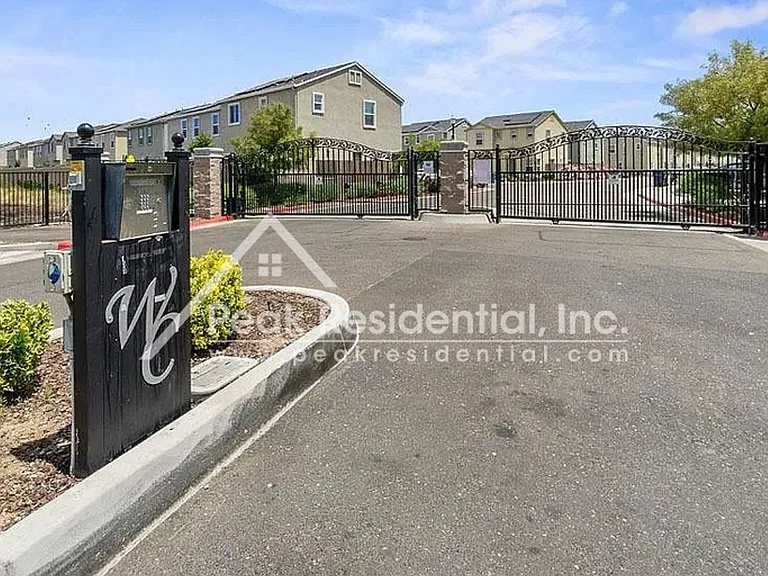 8112 Creeping Willow Ln — Photo 30