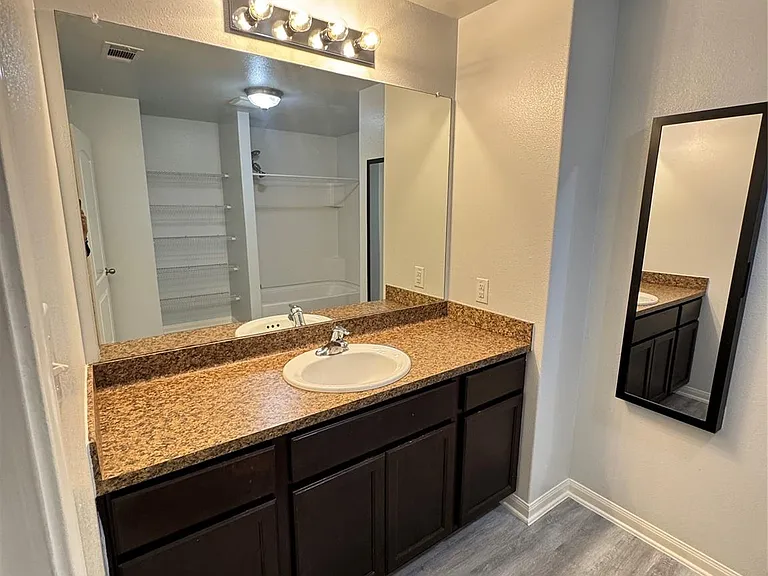 2050 Wilde Elm Dr — Photo 25