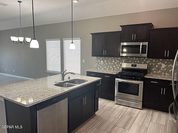 5th image of 905 Betton Pl