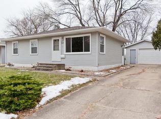 920 Jacolyn Dr NW, Cedar Rapids, IA 52405