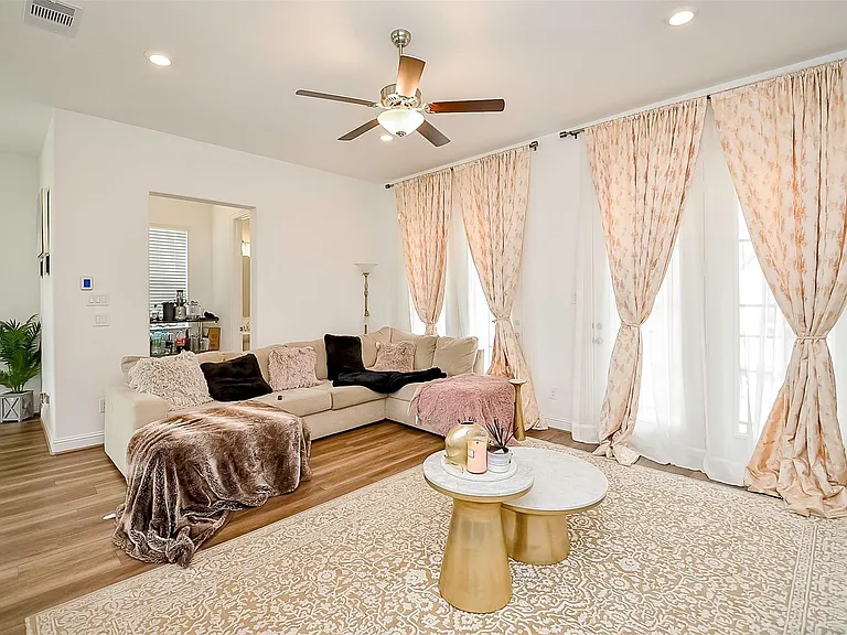 11021 Mikula Dr — Photo 8