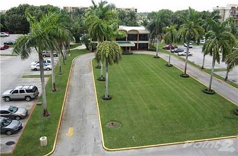 4th image of 9300 Fontainebleau Blvd #E407