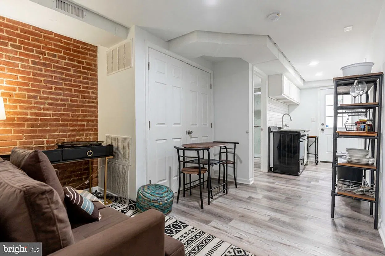 1 bed, 1.0 bath, 1325 sqft, $1,749 — Photo 2