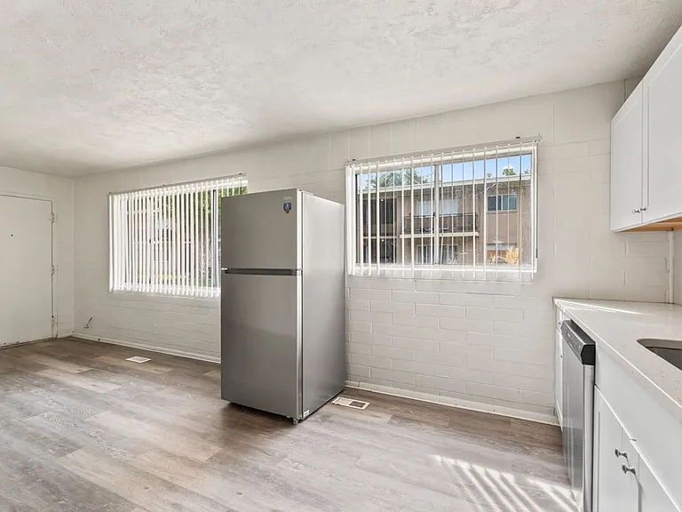 Towne Apartments — Photo 8