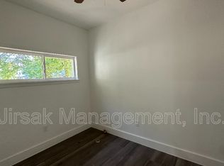 102 7th St SW #1, Paris, TX 75460