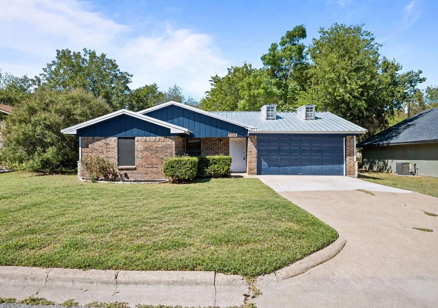 Updated Home in Downtown Granbury — Photo 2