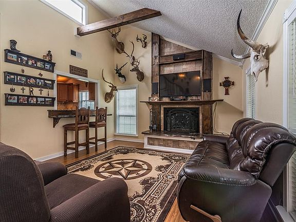 4th image of 415 Avenue D St