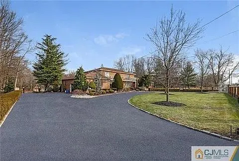 555 Spotswood Englishtown Rd — Photo 1