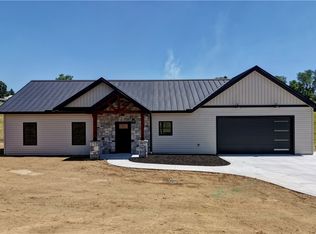 821 SW Miller Ave, Sugarcreek, OH 44681
