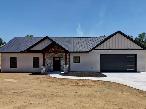 821 SW Miller Ave, Sugarcreek, OH 44681