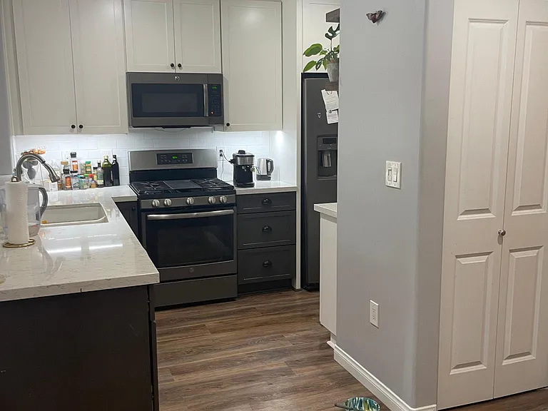 850 Beech St #208 — Photo 5