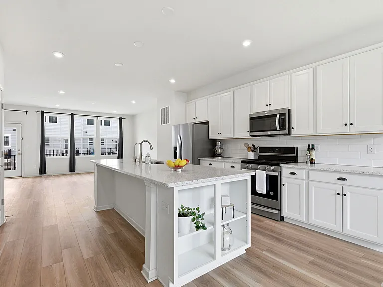 14565 Pomona Ln — Photo 17