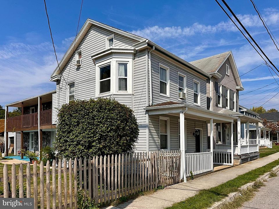 1st image of 32 N York St