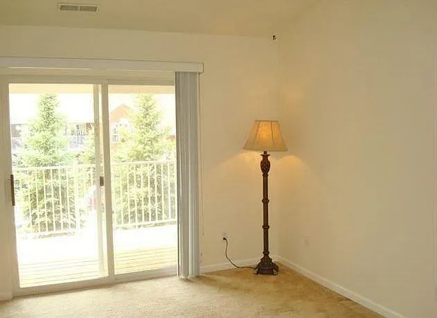 16872 Dover Dr — Photo 2