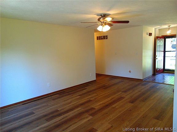 4th image of 401 Maple Hill Drive
