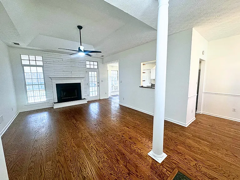 96 Angel Trce — Photo 2