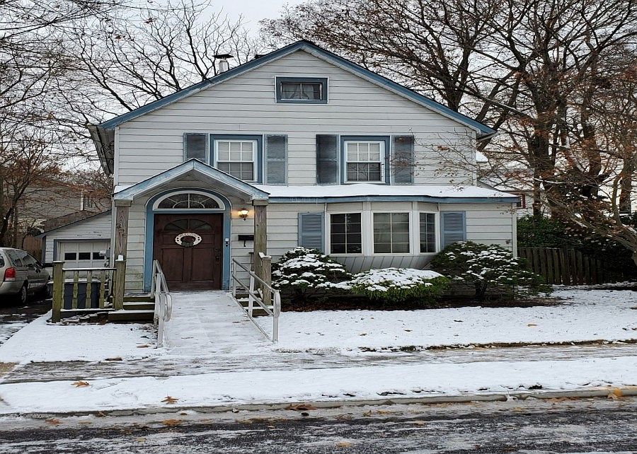 1st image of 206 Lewis Ave