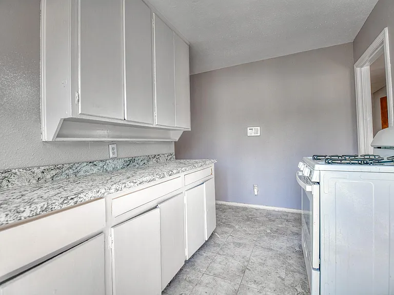 3330 Utah Ave — Photo 9