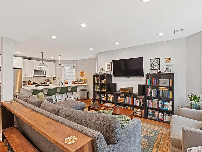 4207 N Damen Ave #1 — Photo 5