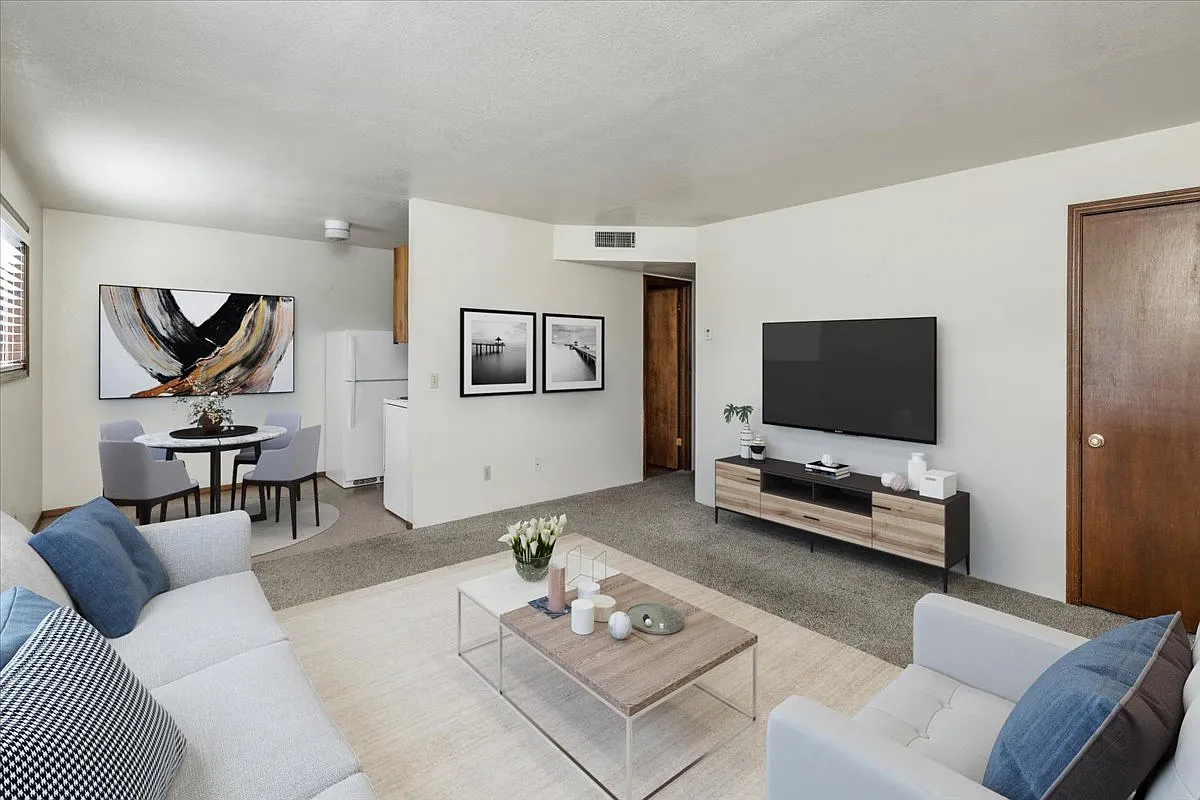 2 bed, 900 sqft, $1,350 — Photo 1
