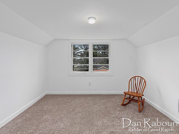 4th image of 7056 Madison Ave SE