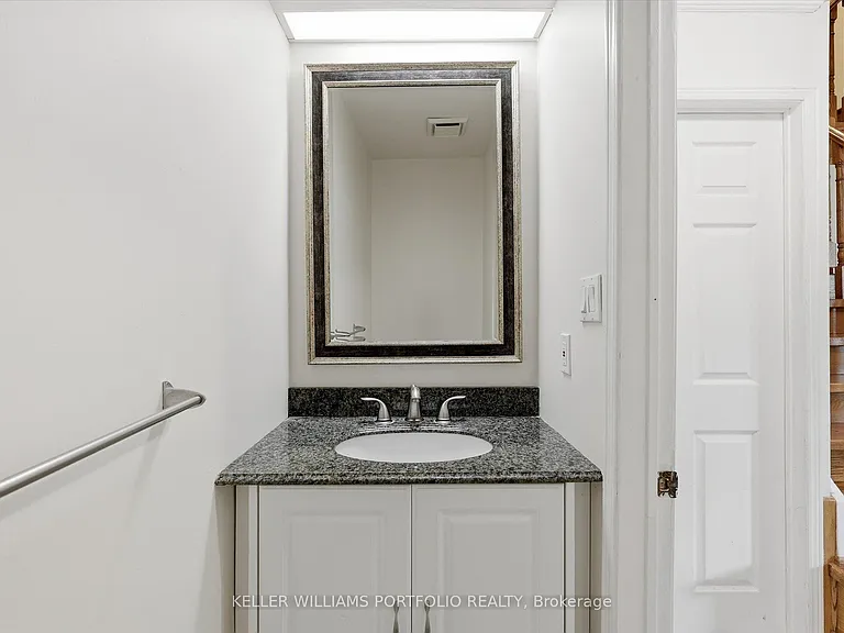 73 Jessica Gdns — Photo 16
