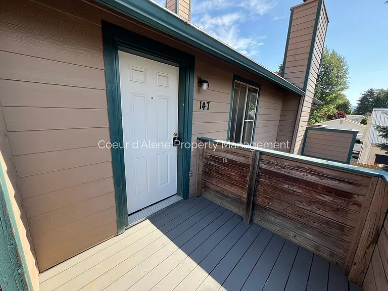 147 E Willow Tree Ln — Photo 3