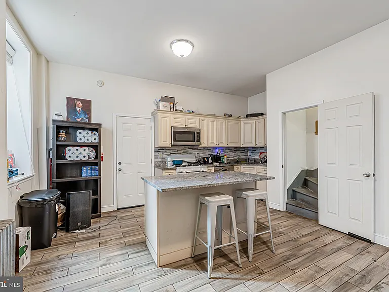 4011 Pine St — Photo 1
