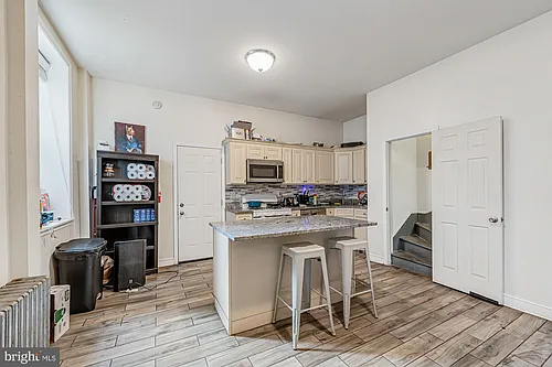 4011 Pine St Photo 1