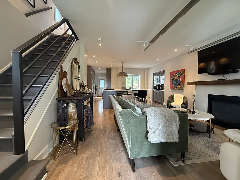 48 Albani St — Photo 8