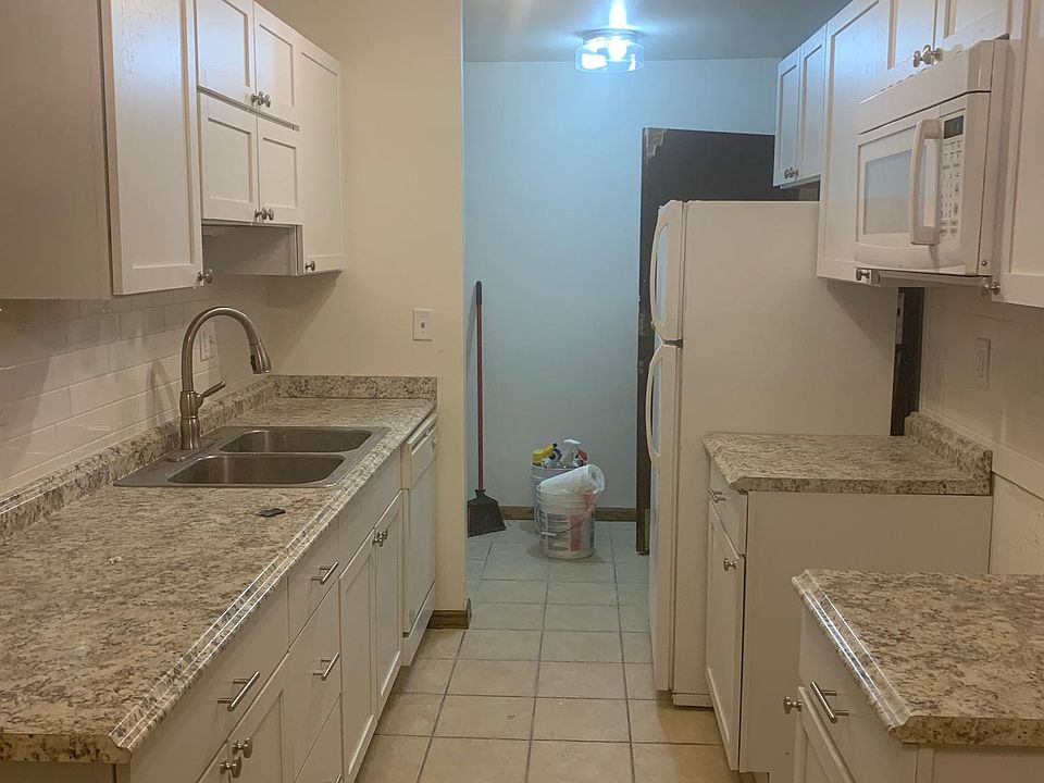 1st image of 904 2nd Ave S #105