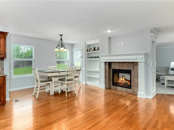 1354 Granite St, Lansing, KS 66043