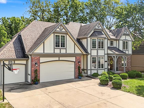 3rd image of 1040 Oak Tree Dr