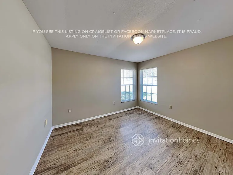 5850 Lake Grove Dr — Photo 10