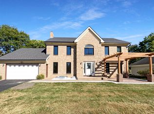 901 Autumn Dr, Woodbury, MN 55125