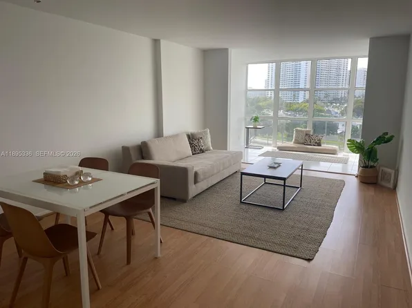 800 Parkview Dr, Hallandale, FL