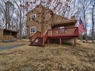 101 Laurel Cir, Hawley, PA 18428