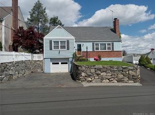 76 Treat Ave, Stamford, CT 06906