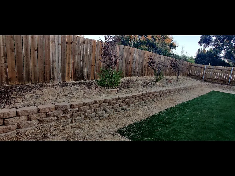 717 Hummingbird Ct — Photo 1