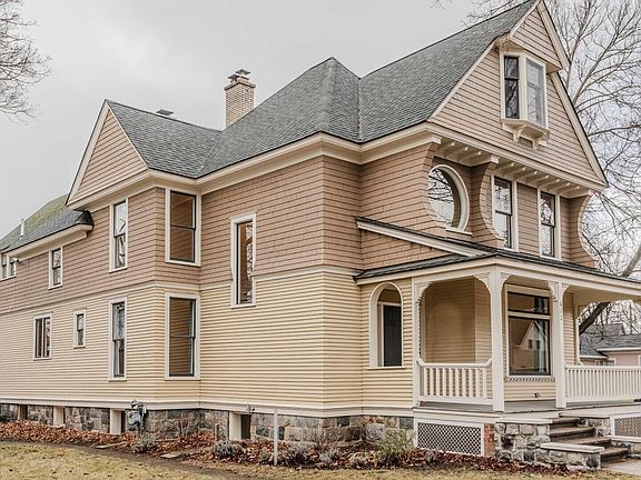 3rd image of 402 S Huron St