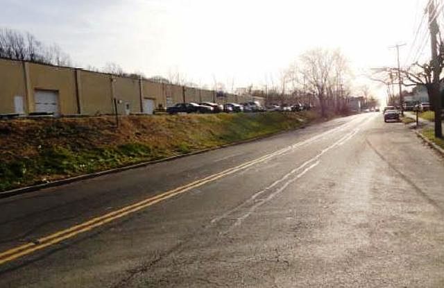 2nd image of 598 Davisville Rd