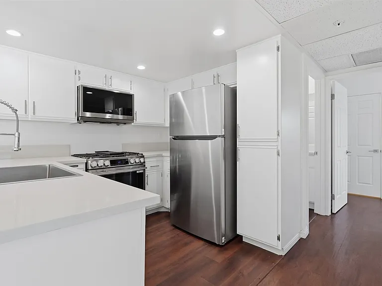 Parkview Apartments — Photo 61