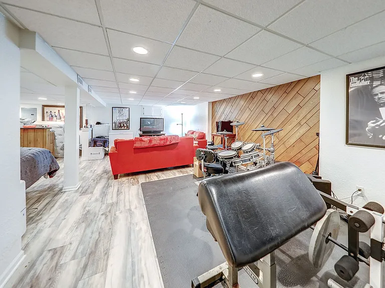 9534 Glenwood St — Photo 22