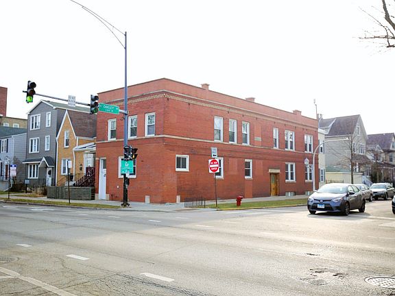2nd image of 2259 W Montrose Ave #1F