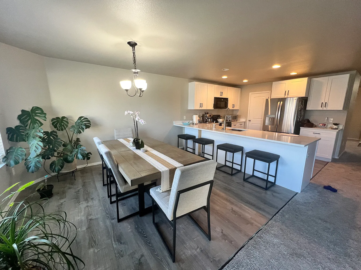 5 bed, 2.5 bath, 2874 sqft, $2,700 — Photo 1