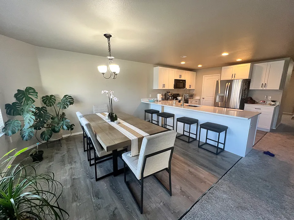 3449 W Willow Trail Loop