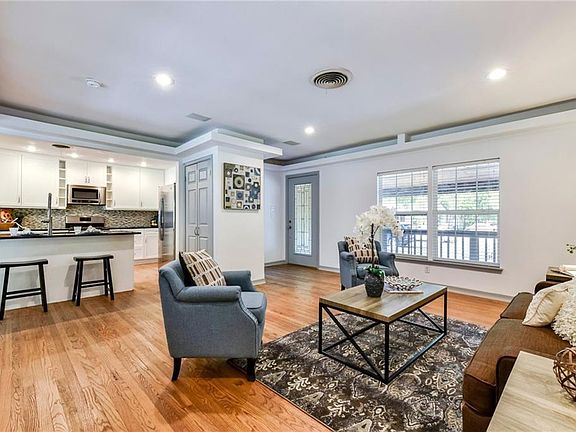3rd image of 1108 Karen Ave