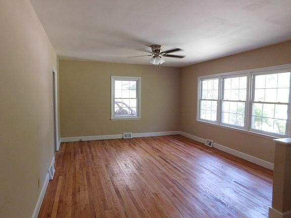3rd image of 212 Crestmont Dr